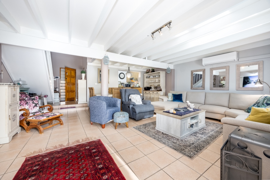3 Bedroom Property for Sale in Uitzicht Western Cape